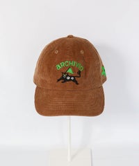 コーデュロイ刺繍キャップ正面（ブラウン）