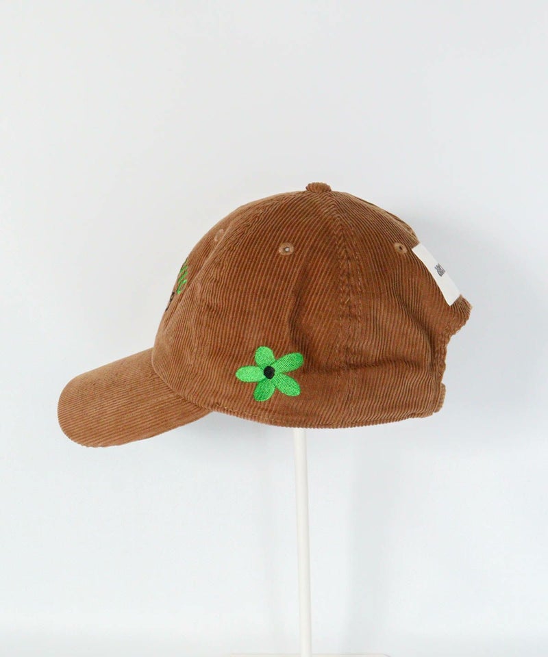 コーデュロイ刺繍キャップ左横（ブラウン）