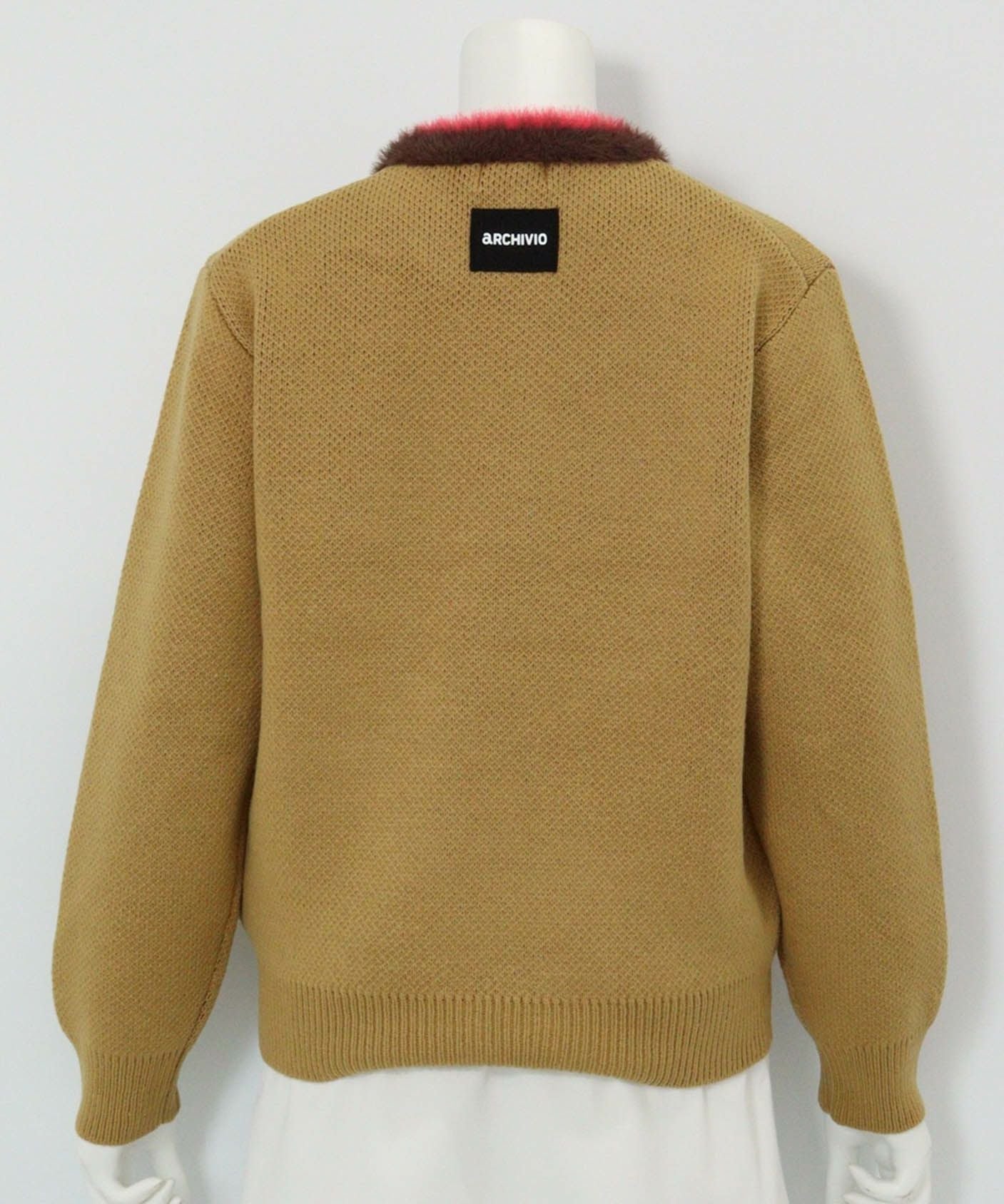 黒ヒョウジャガードニット(キャメル)後ろ