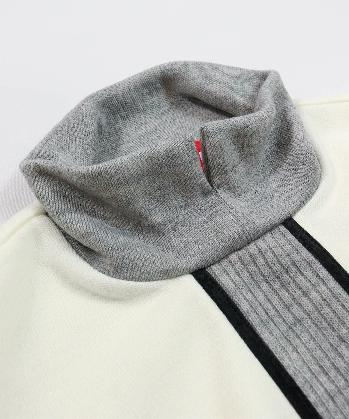 首元(ホワイト×グレー)