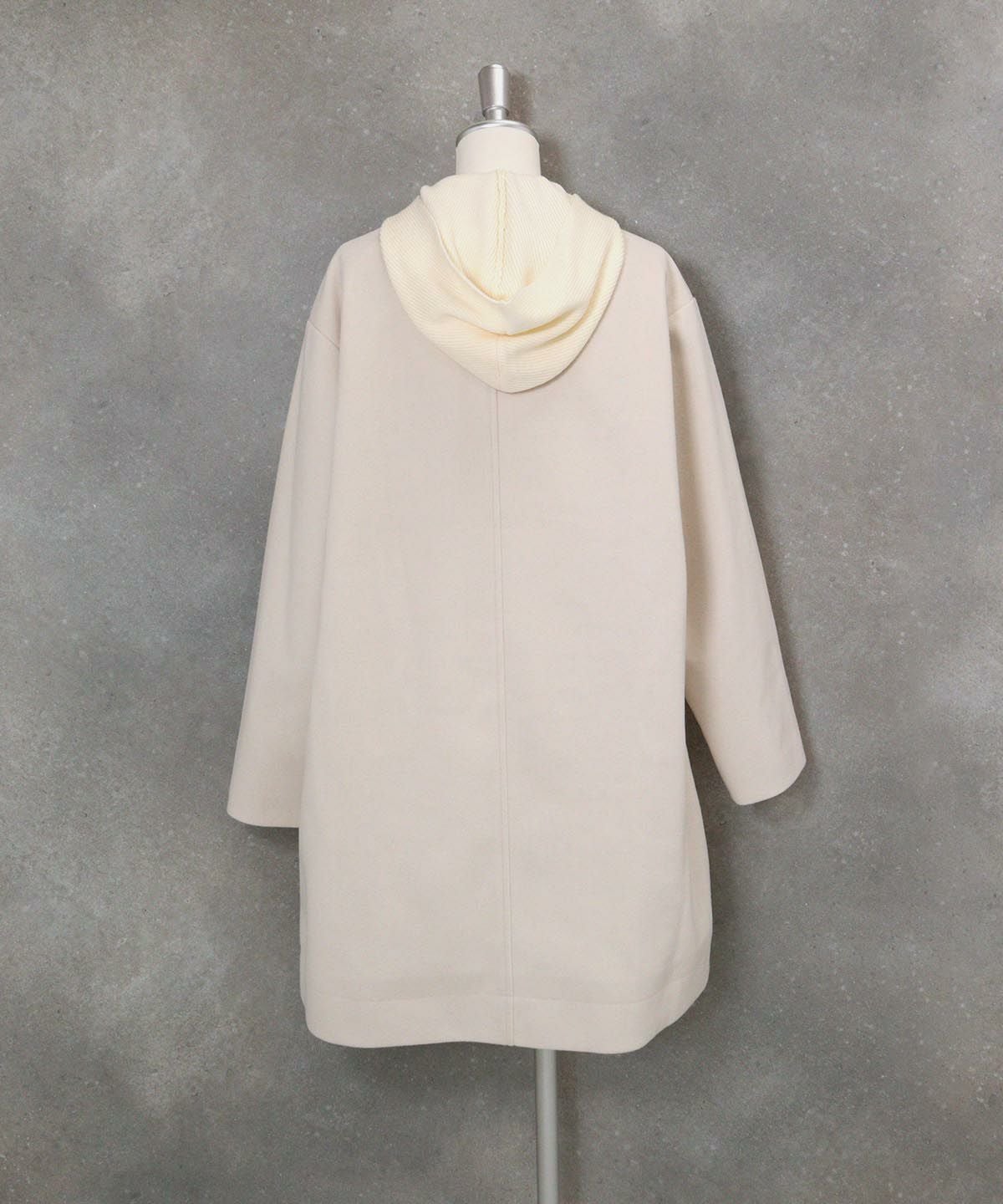 ウールライク２WAY保温コート後ろ（ベージュ）