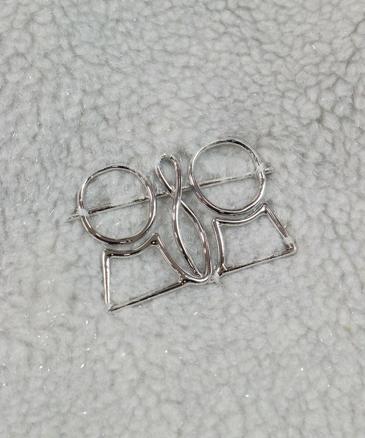 ブローチ風モチーフ(ライトグレー)