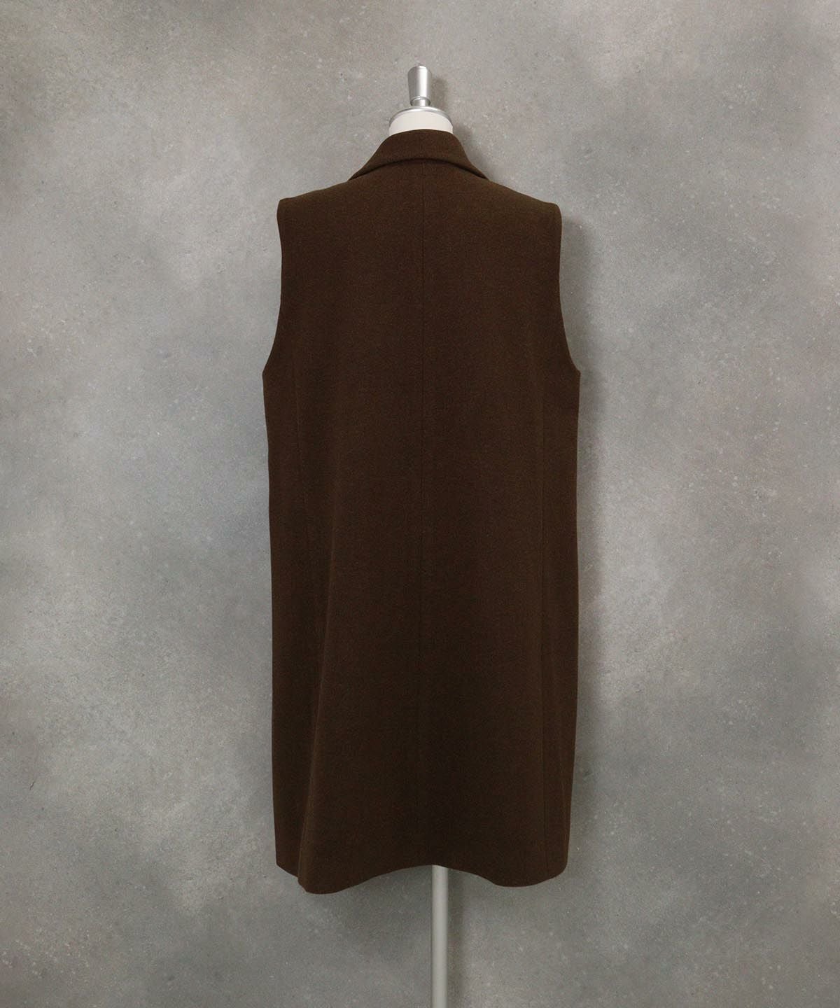 ウールライクロングベスト後ろ（ブラウン）