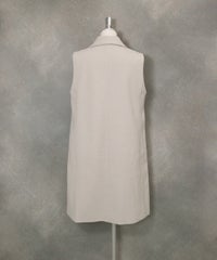 ウールライクロングベスト後ろ（ベージュ）