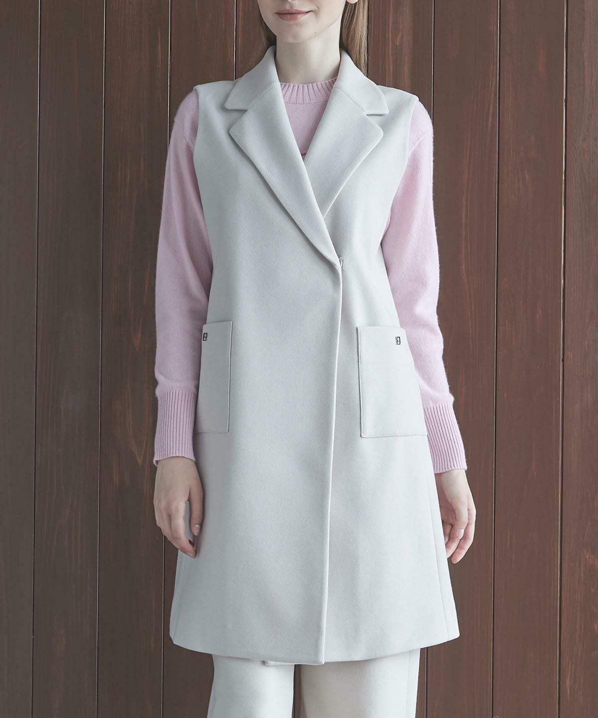 モデル着用カタログ画像（ベージュ）