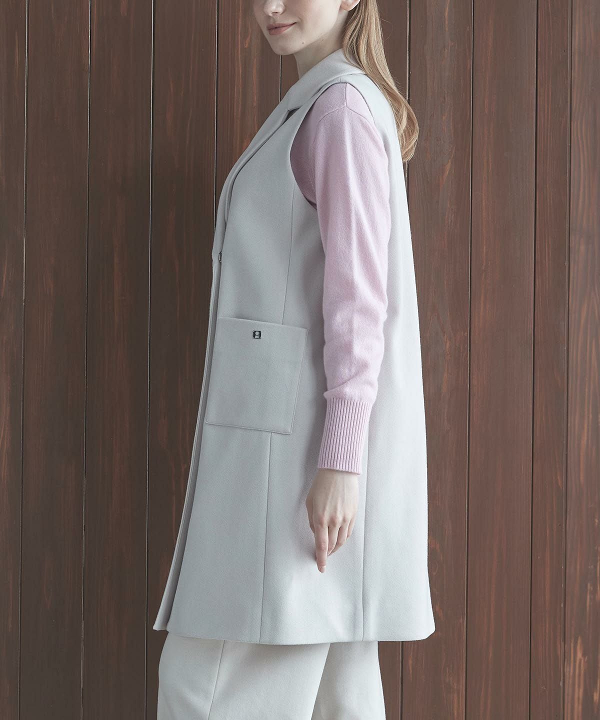 モデル着用カタログ画像（ベージュ）