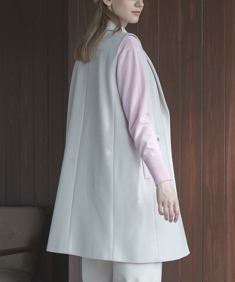 モデル着用カタログ画像（ベージュ）