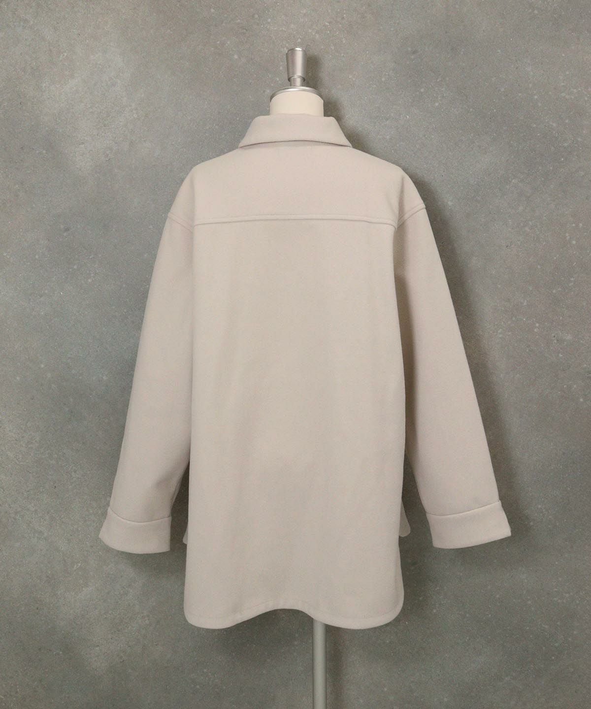 ウールライク保温ジャケット後（ベージュ）