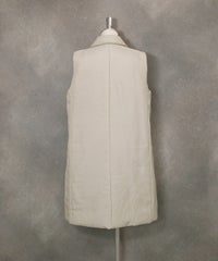 撥水中綿テーラードベスト後ろ（ライトグレー）