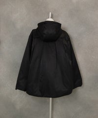 フード付き撥水中綿ジャケット後ろ（ブラック）