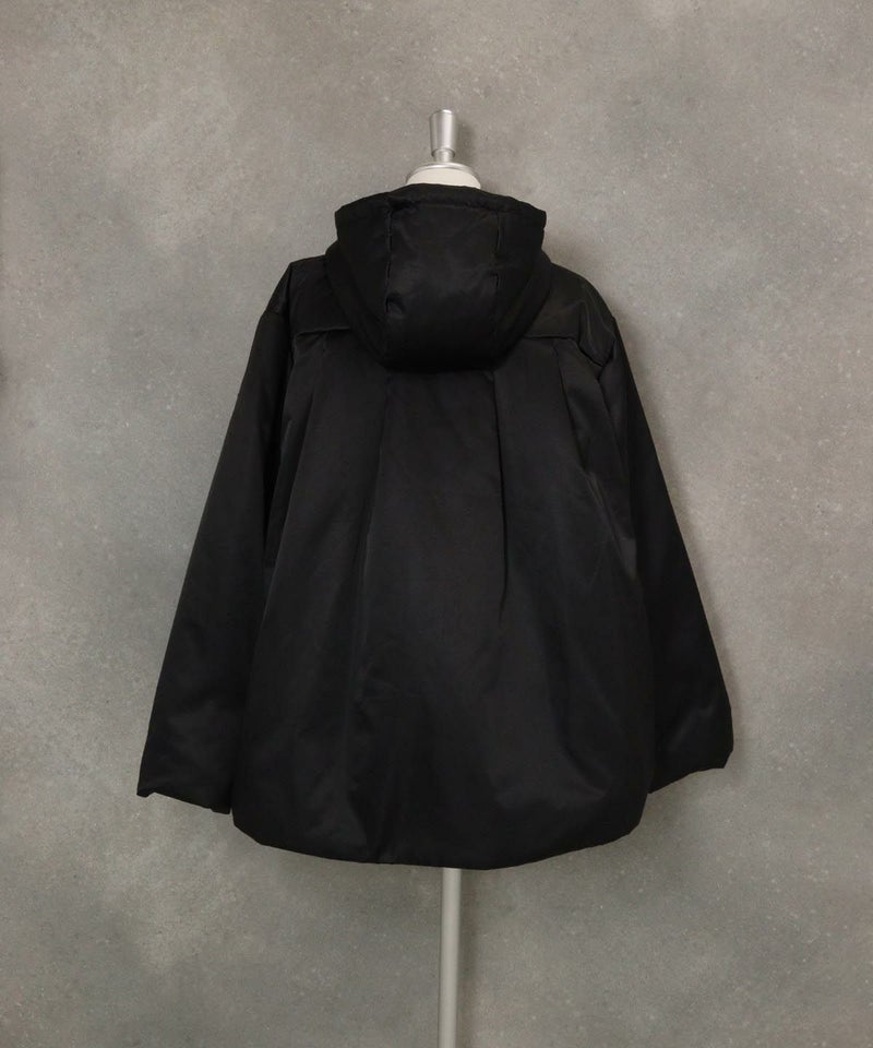 フード付き撥水中綿ジャケット後ろ（ブラック）