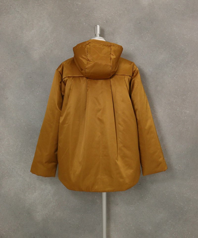 フード付き撥水中綿ジャケット後ろ（キャメル）