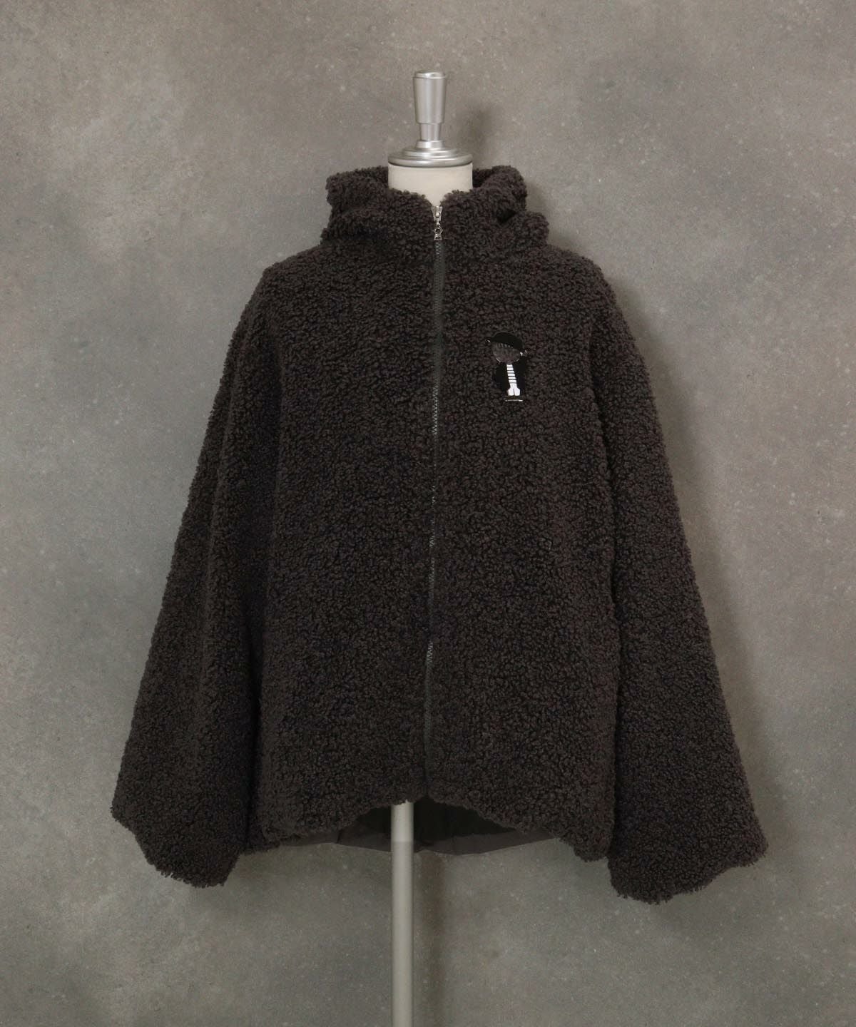 ブローチ付きボアジャケット（グレー）