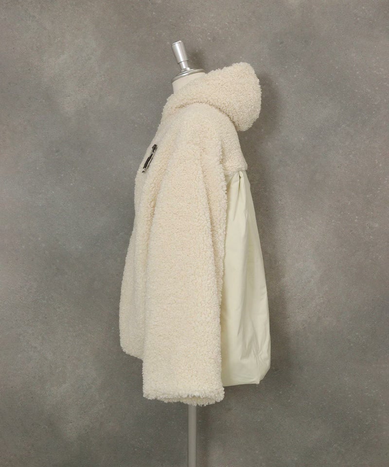 ブローチ付きボアジャケット横（ホワイト）