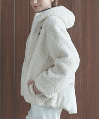 モデル着用カタログ画像（ホワイト）