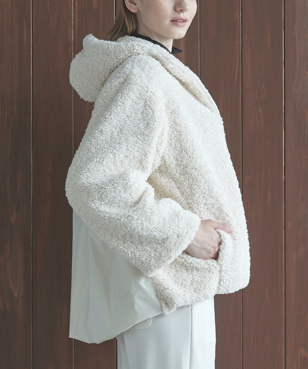 モデル着用カタログ画像（ホワイト）