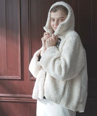 モデル着用カタログ画像（ホワイト）