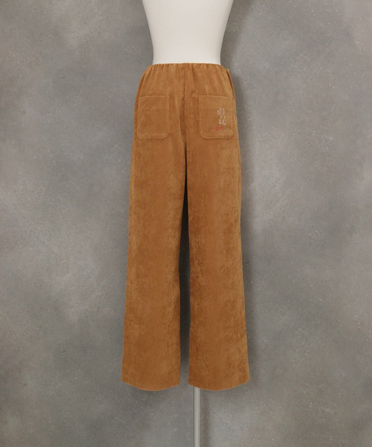 コーデュロイ刺繍ワイドパンツ後ろ（キャメル）