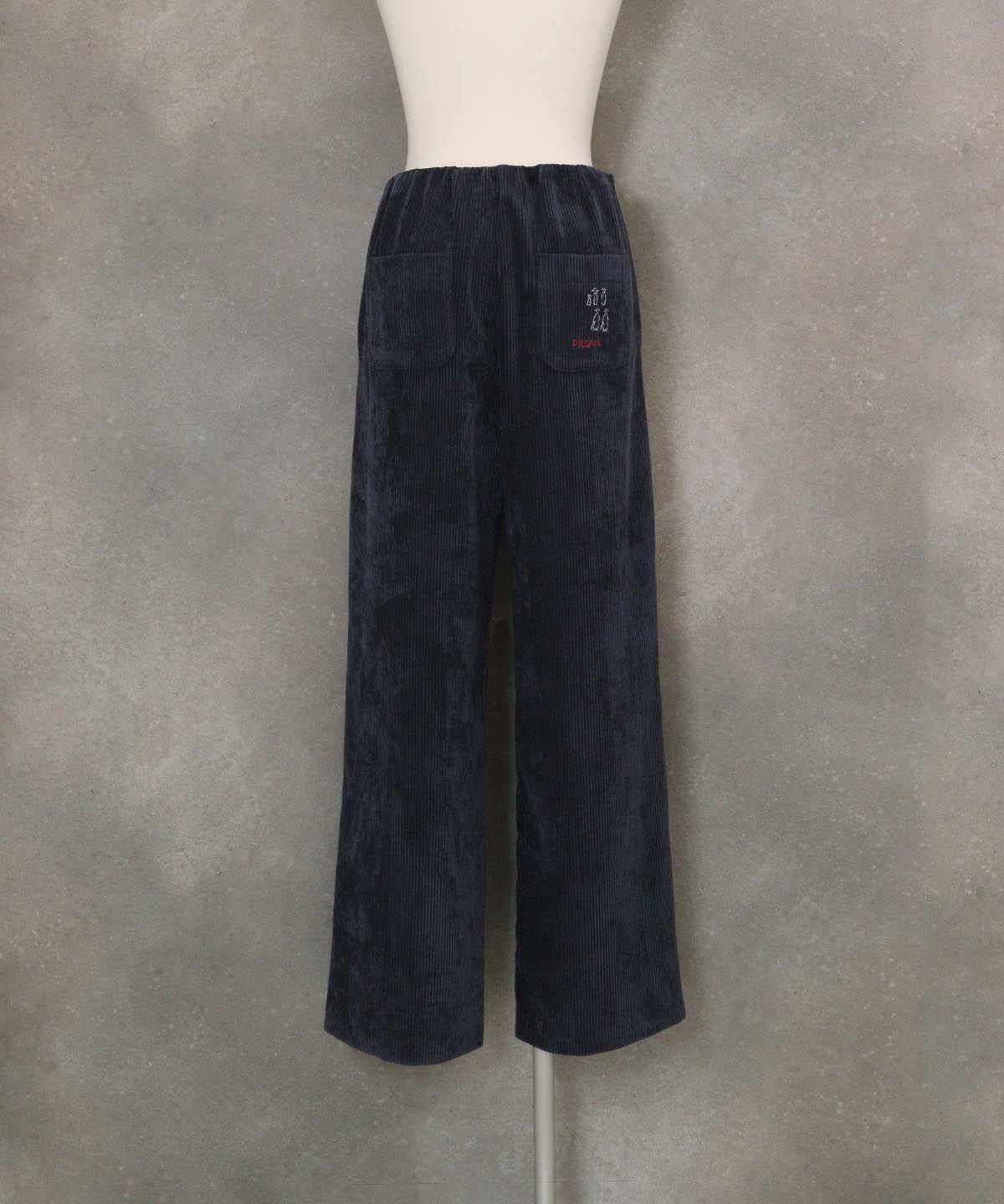 コーデュロイ刺繍ワイドパンツ後ろ（ネイビー）