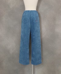 コーデュロイ刺繍ワイドパンツ後ろ（ブルー）