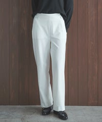 モデル着用カタログ画像（ホワイト）