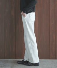 モデル着用カタログ画像（ホワイト）