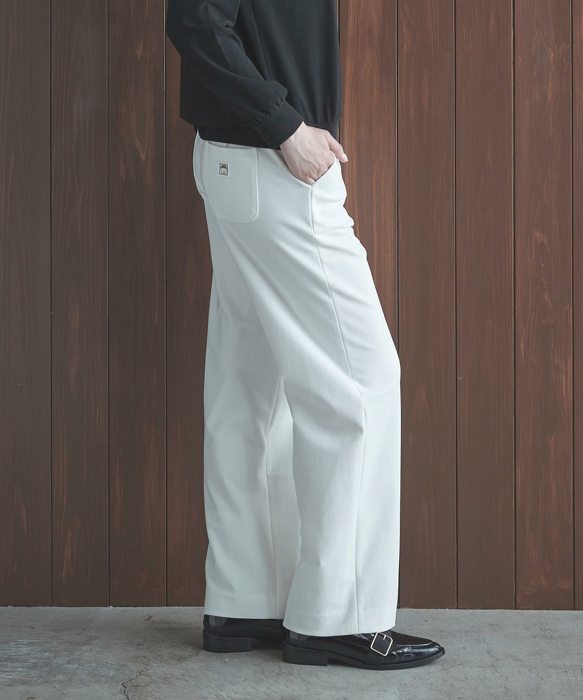 モデル着用カタログ画像（ホワイト）