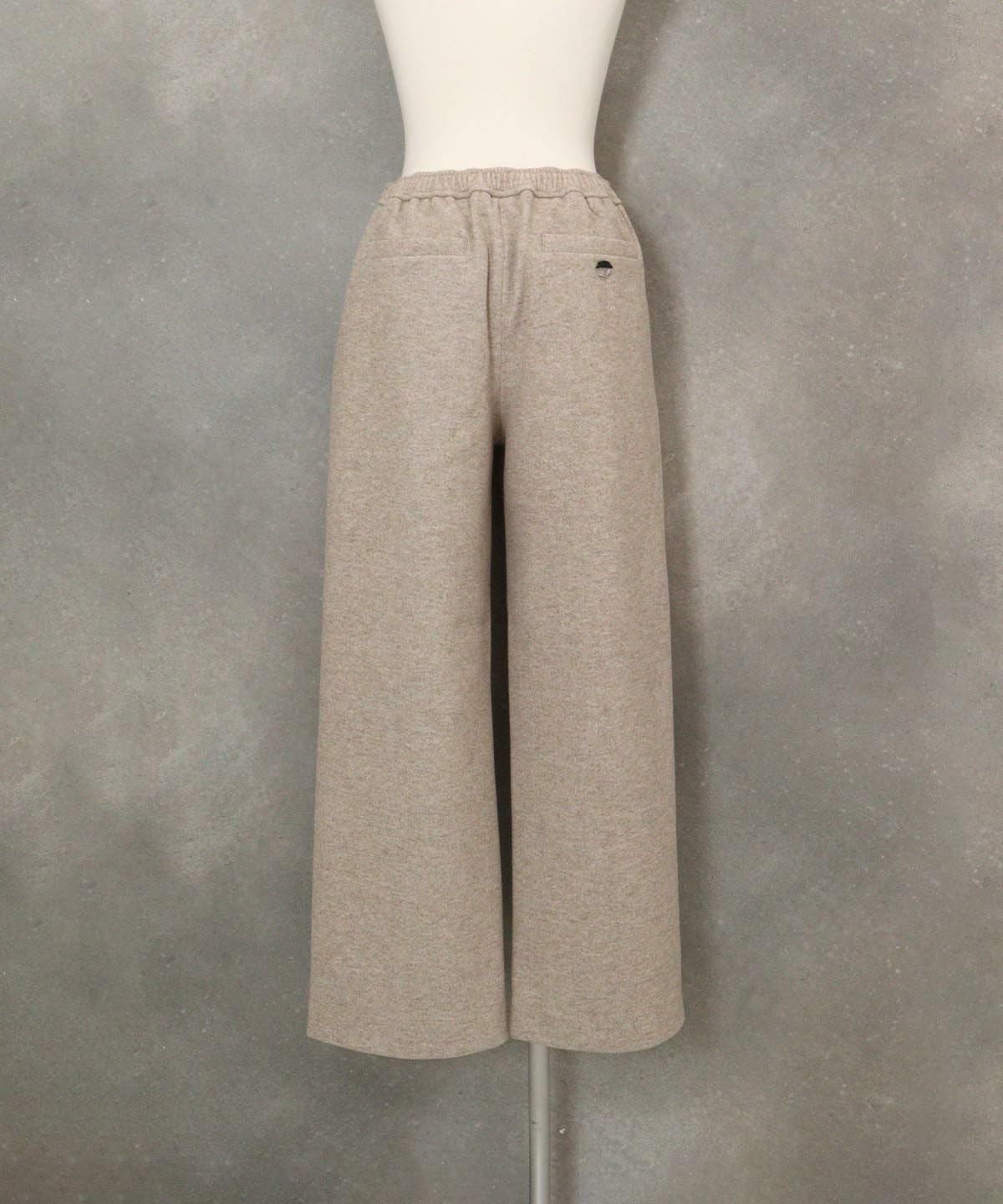 ウールライク保温ワイドパンツ後（キャメル）