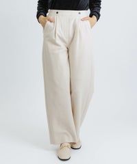 モデル着用画像（ベージュ）