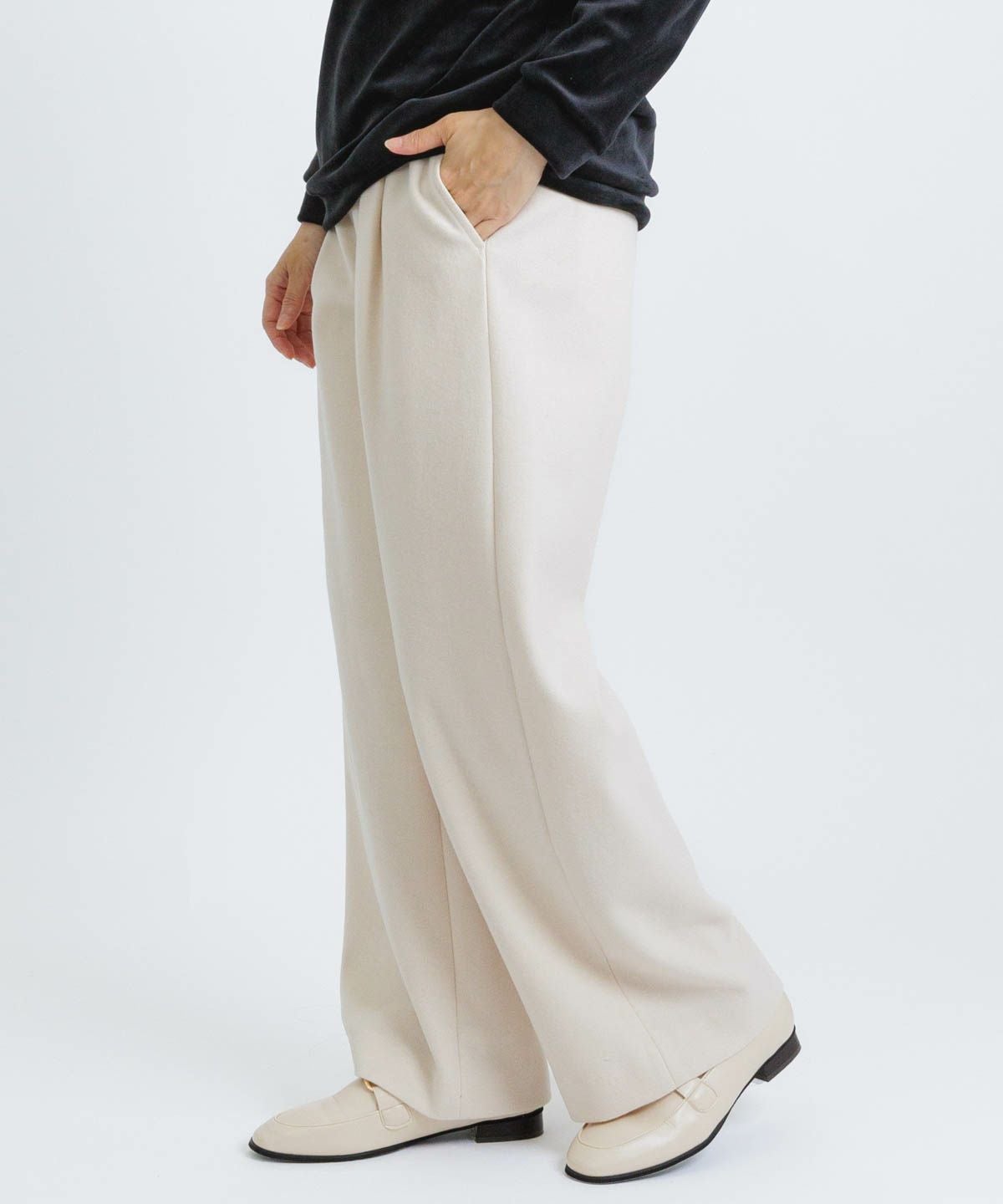 モデル着用画像（ベージュ）