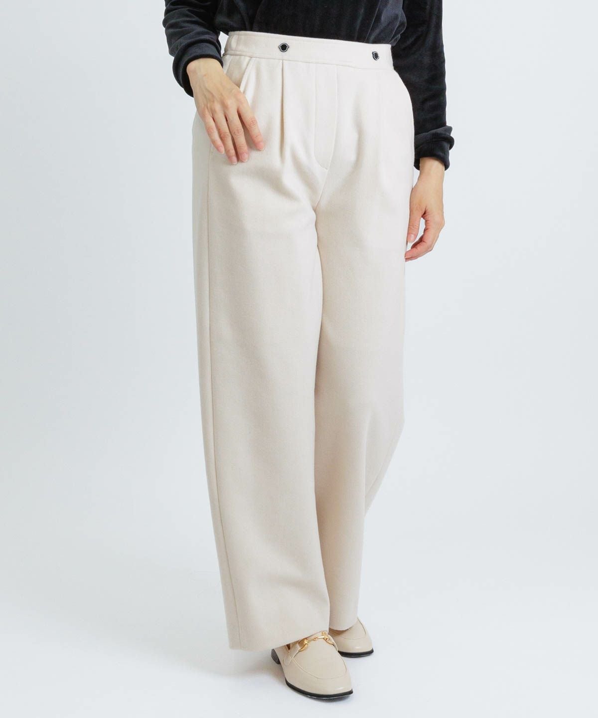 モデル着用画像（ベージュ）