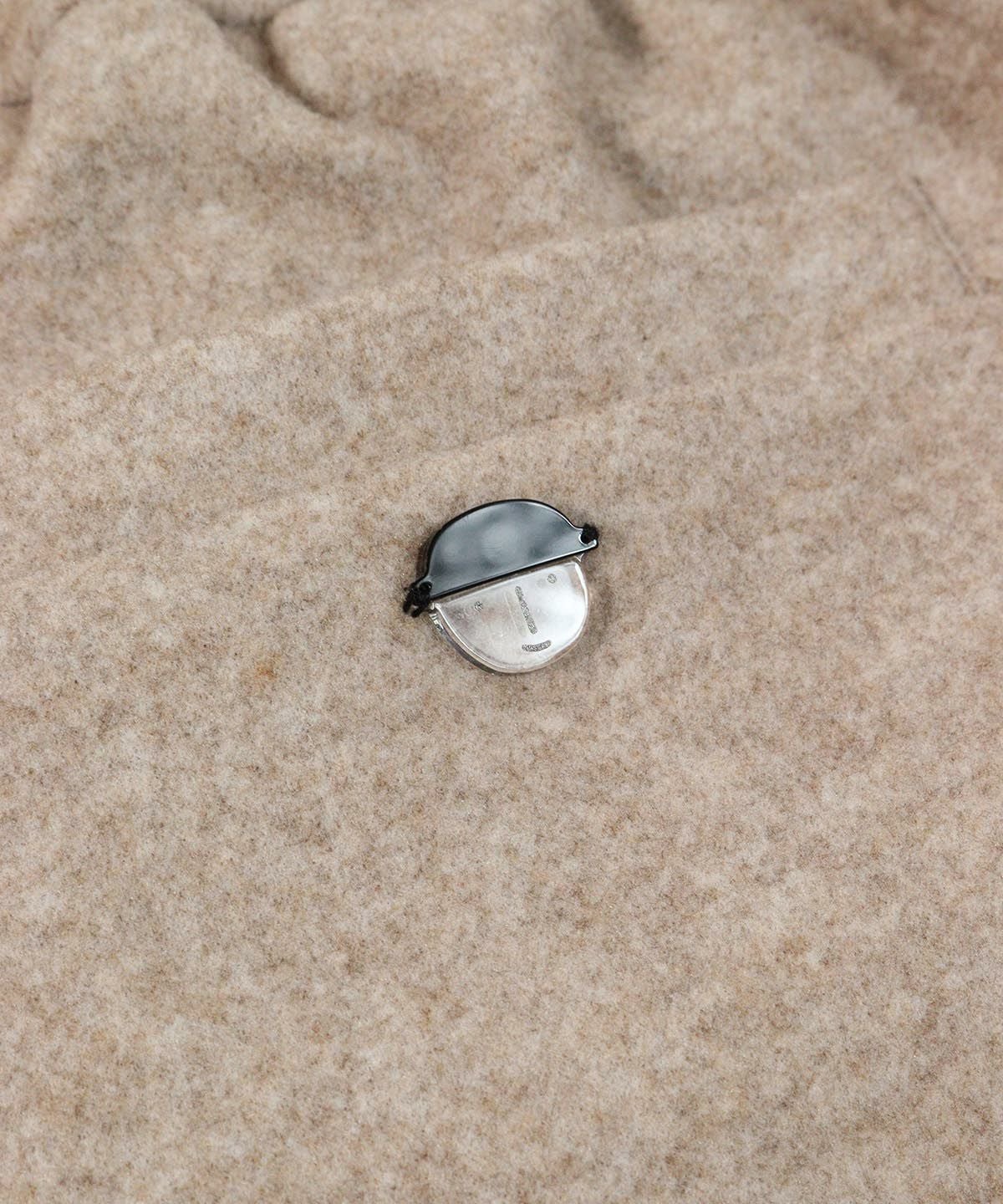 ボタン部分後（キャメル）