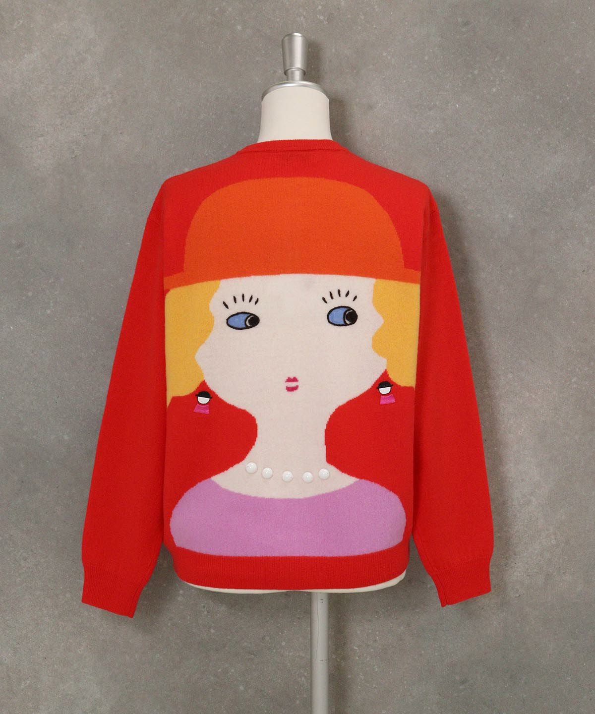 ウール100％バックイラストカーディガン後ろ（レッド）