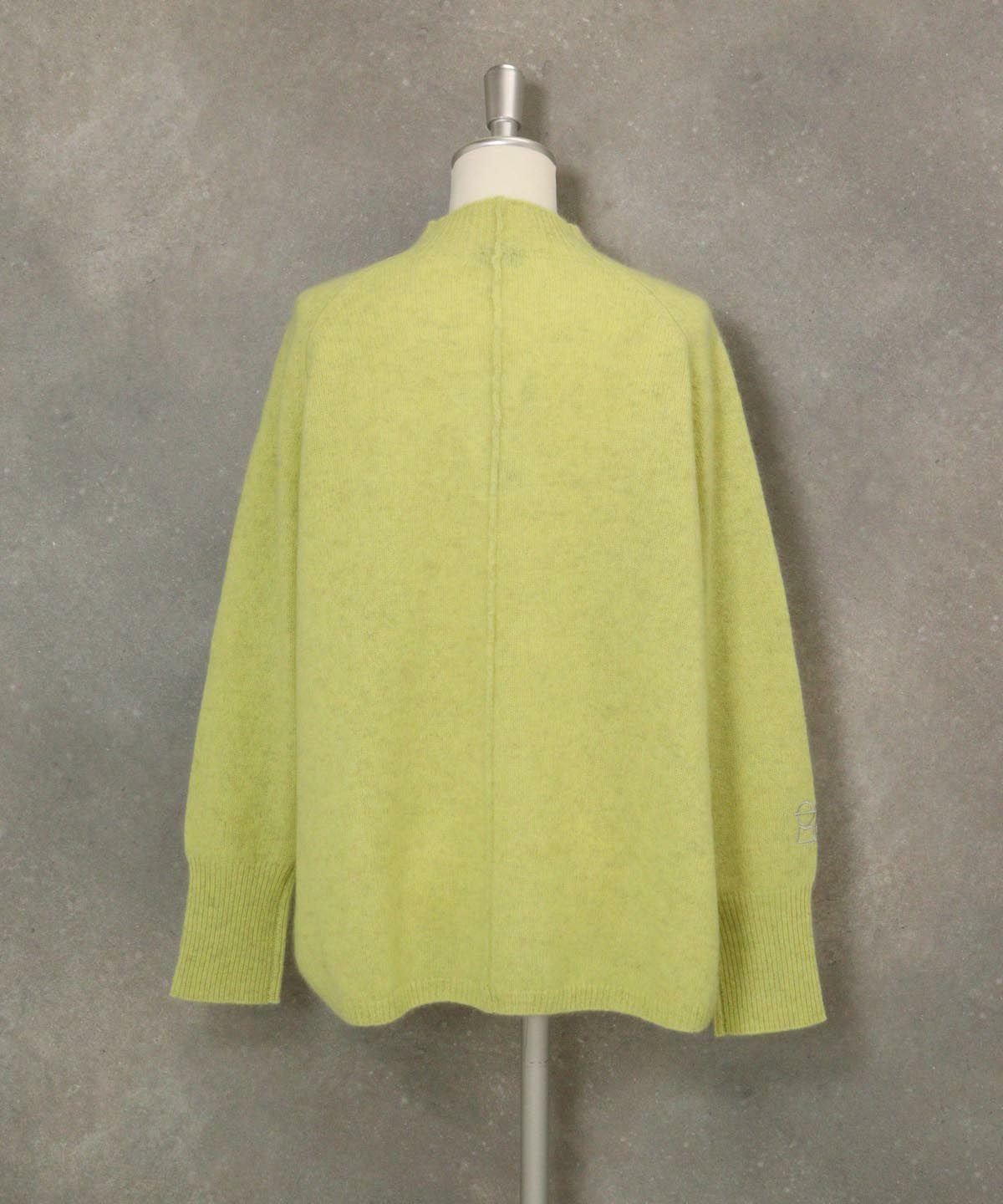 ヤク100％ハイネックニット後（イエロー）