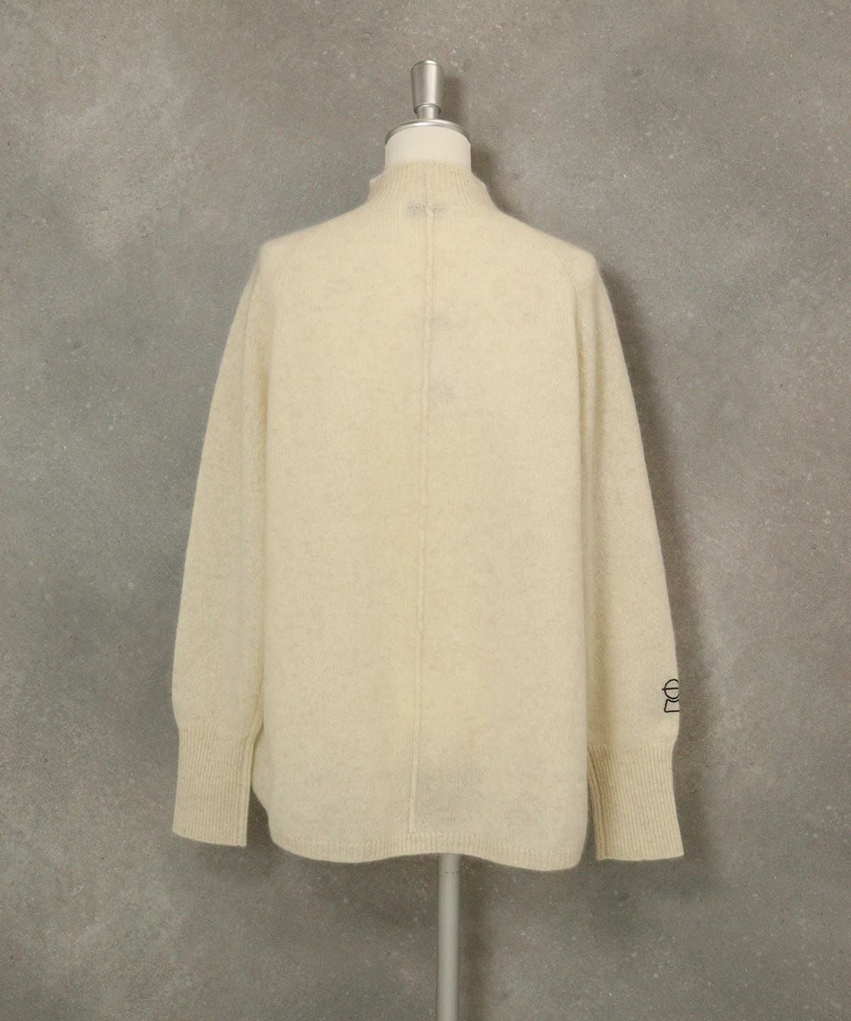 ヤク100％ハイネックニット後（ホワイト）