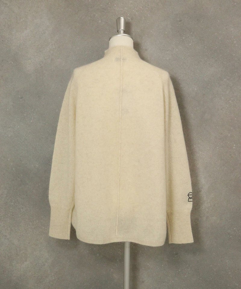 ヤク100％ハイネックニット後（ホワイト）