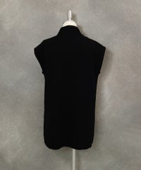 ウール100％チュニック丈ニットベスト後（ブラック）