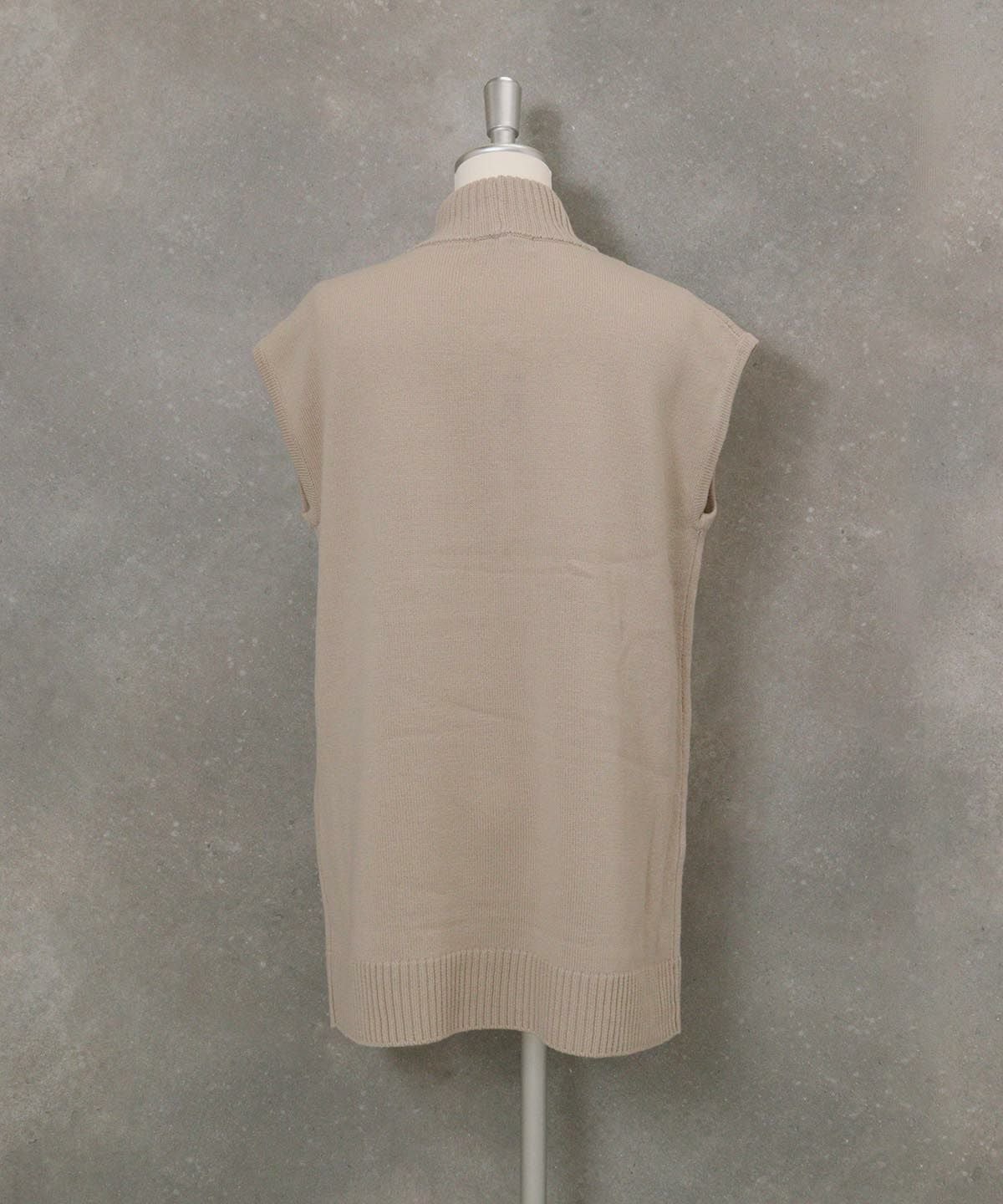ウール100％チュニック丈ニットベスト後（ベージュ）