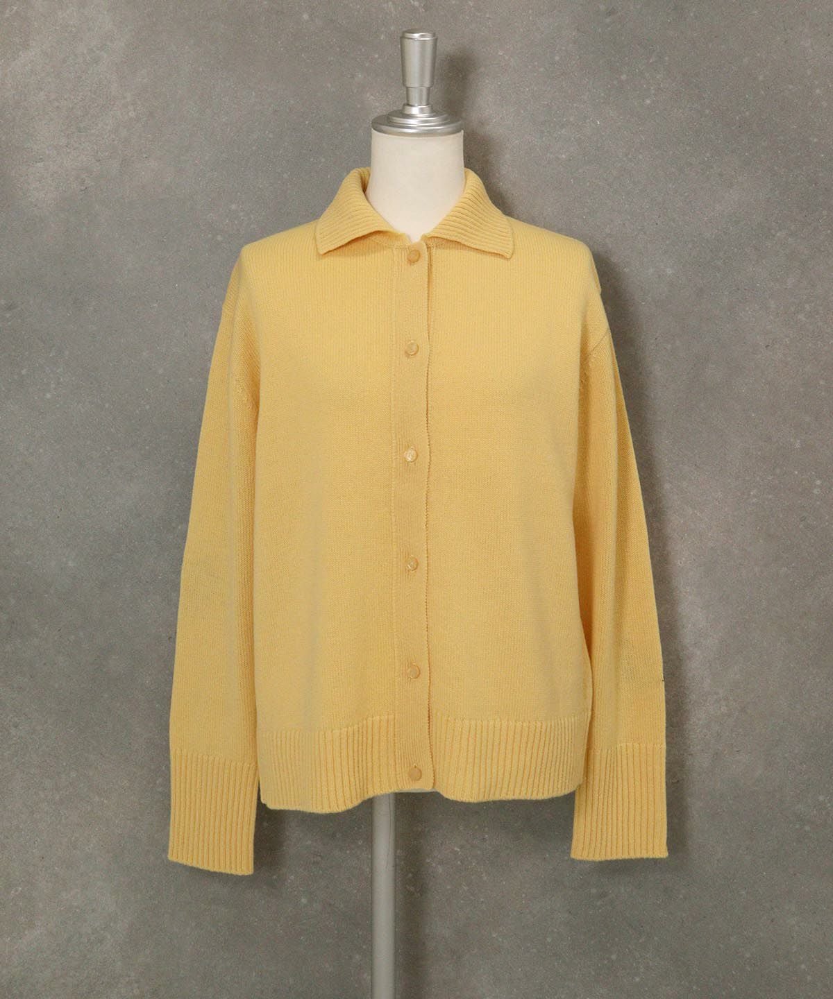 ウール100％袖刺繍ニットカーディガン（イエロー）