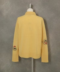 ウール100％袖刺繍ニットカーディガン後（イエロー）