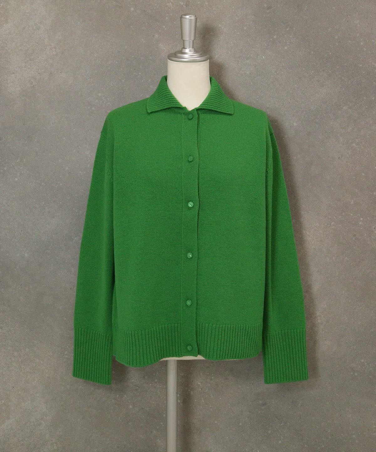 ウール100％袖刺繍ニットカーディガン（グリーン）