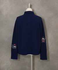 ウール100％袖刺繍ニットカーディガン後（ネイビー）