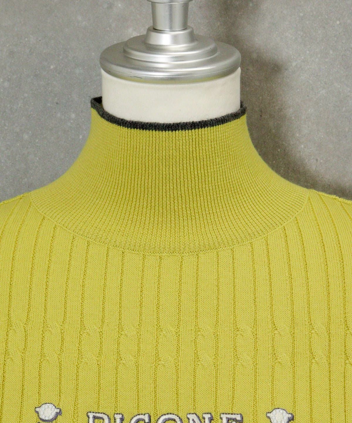 首元部分（ライトグリーン）