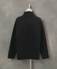 ウール混パイル風ポケットニット後ろ（ブラック）