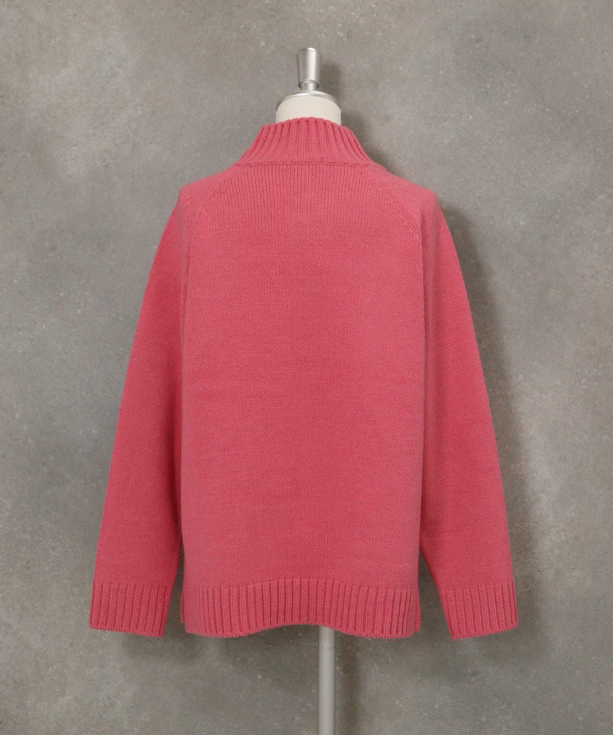 ウール混パイル風ポケットニット後ろ（ピンク）