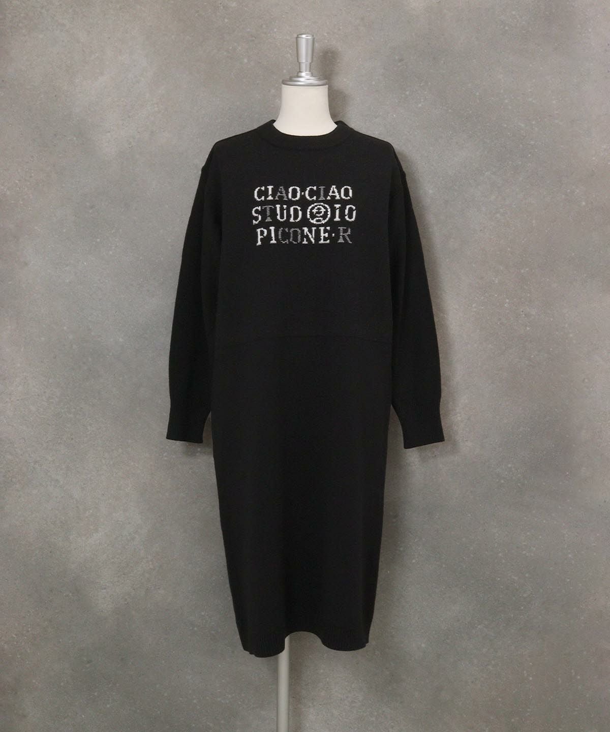 ウール混ロゴニットワンピース（ブラック）