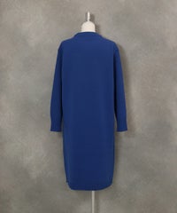 ウール混ロゴニットワンピース後ろ（ブルー）