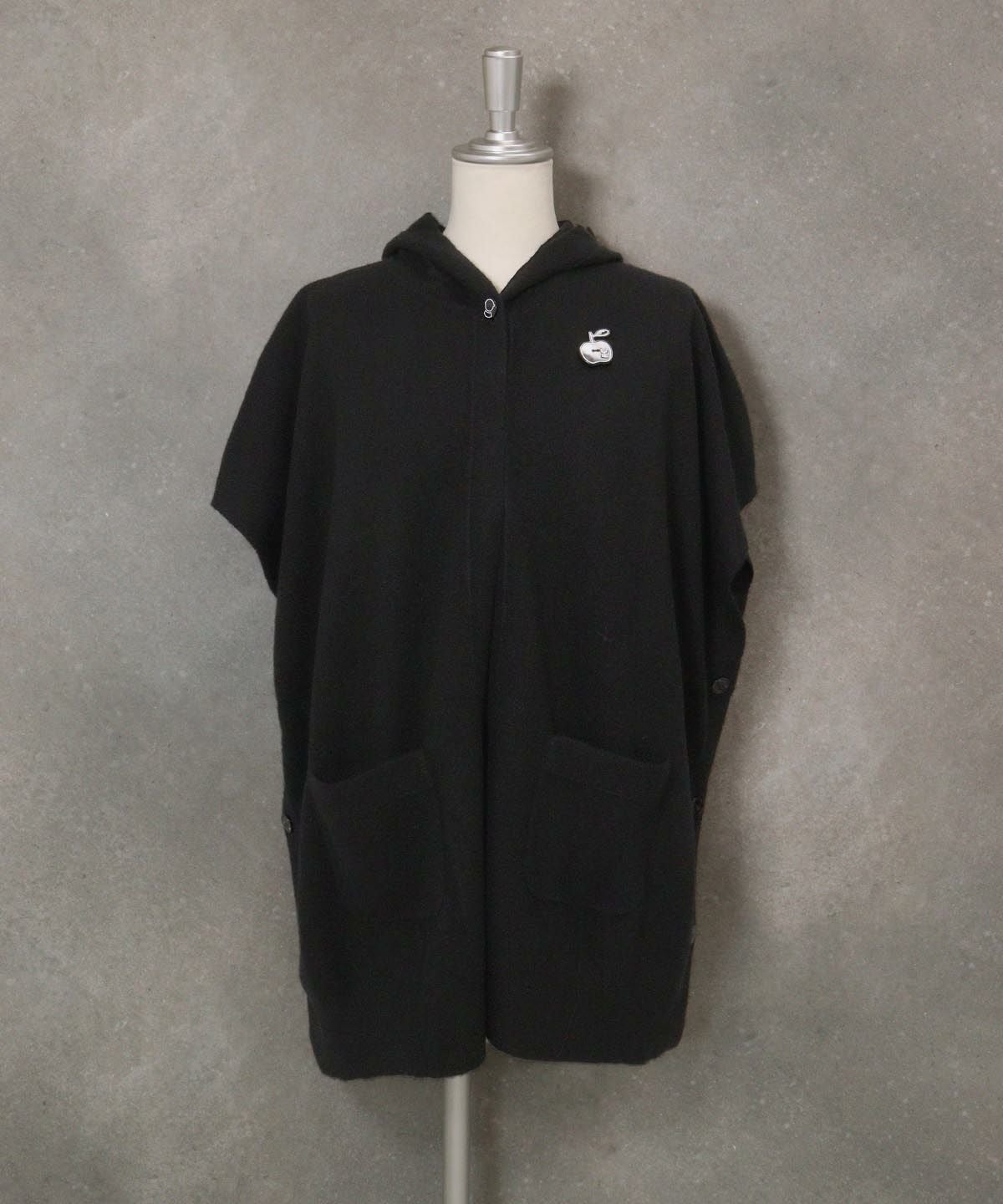 カシミヤ100％ポンチョ風ベスト（ブラック）