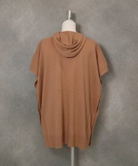 カシミヤ100％ポンチョ風ベスト後（キャメル）