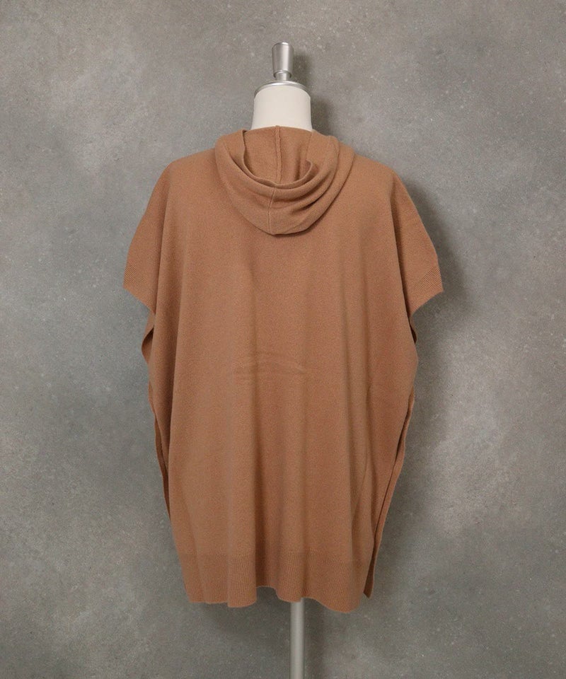 カシミヤ100％ポンチョ風ベスト後（キャメル）